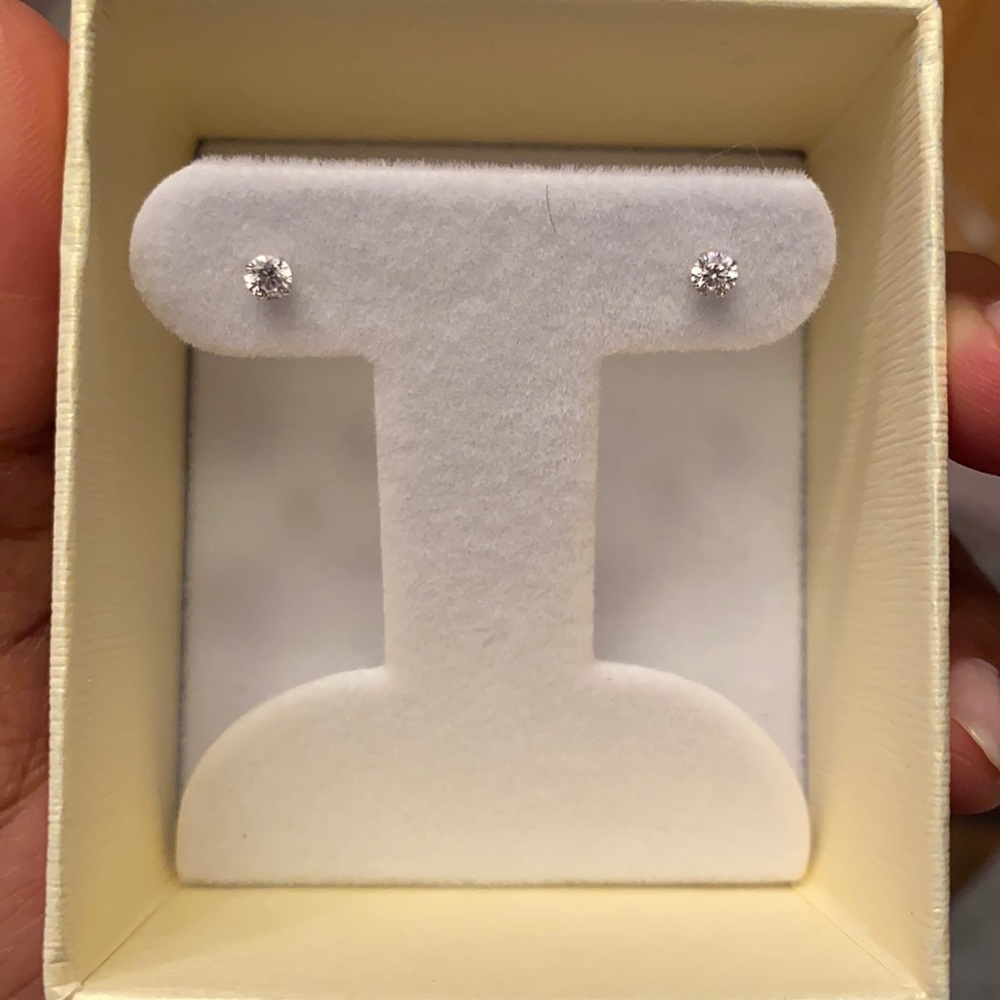 14k white gold stud earrings.